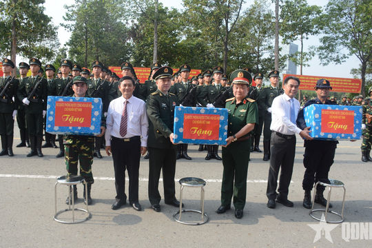 Thượng tướng Hoàng Xuân Chiến thăm, động viên lực lượng quân đội nước ngoài tham gia diễu binh dịp 30-4