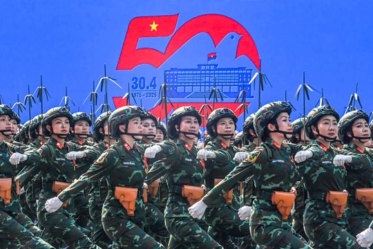 Trực tiếp: Diễu binh, diễu hành kỷ niệm 50 năm Ngày Giải phóng miền nam, thống nhất đất nước