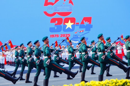 TOÀN CẢNH LỄ DIỄU BINH, DIỄU HÀNH KỶ NIỆM 50 NGÀY GIẢI PHÓNG MIỀN NAM, THỐNG NHẤT ĐẤT NƯỚC: HÀO HÙNG ĐI GIỮA LÒNG NHÂN DÂN