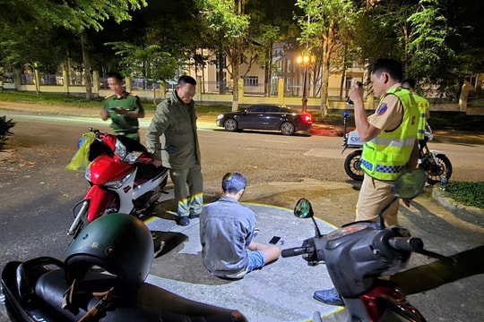 Cảnh sát giao thông tuần tra đêm, bắt giữ đối tượng tàng trữ chất ma túy