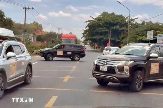 Xác định 4 tài xế trong 'đoàn xe doanh nhân' mắc lỗi dừng xe trái quy định