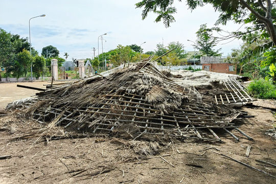 Nhà văn hóa hơn 3 tỷ đồng ở Đắk Nông đổ sập