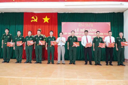 Đắk Nông: 52 học viên nhận bằng tốt nghiệp trung cấp lý luận chính trị