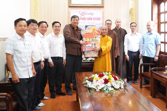 Trưởng Ban Tuyên giáo và Dân vận Tỉnh ủy chúc mừng Đại lễ Phật đản Vesak năm 2025