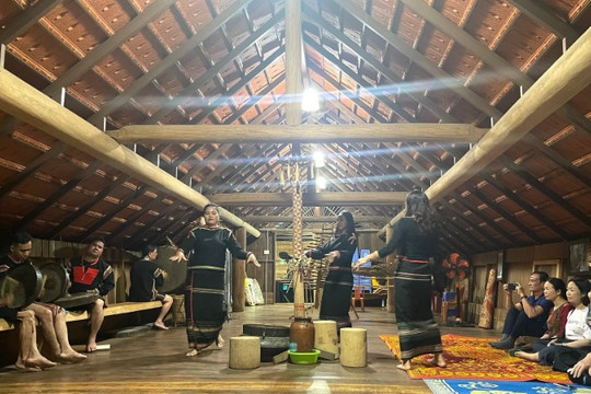 Hương ước của buôn du lịch cộng đồng Akŏ Dhông