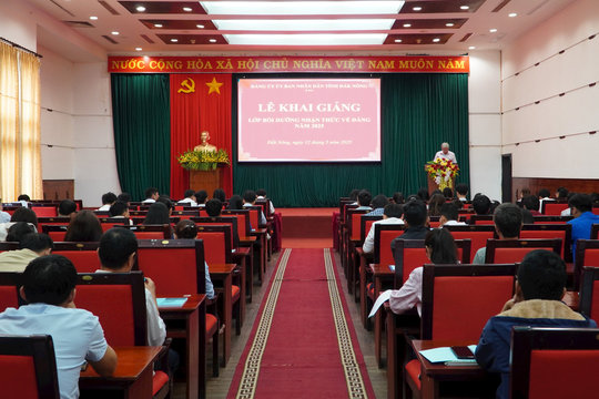 145 quần chúng ưu tú Đảng bộ UBND tỉnh Đắk Nông bồi dưỡng nhận thức về Đảng