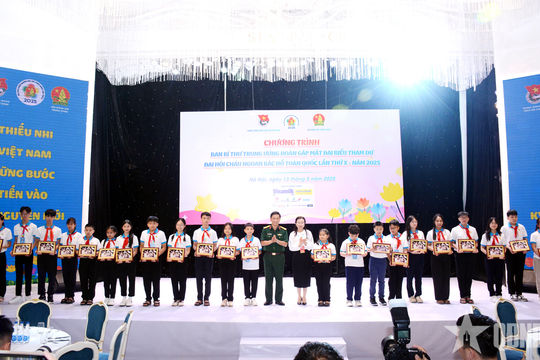 Ban Bí thư Trung ương Đoàn TNCS Hồ Chí Minh gặp mặt đại biểu tham dự Đại hội Cháu ngoan Bác Hồ toàn quốc
