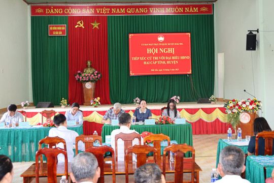 Đại biểu HĐND hai cấp tiếp xúc cử tri xã Đắk Gằn