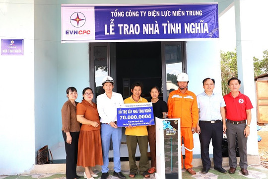 Điện lực Đắk Nông bàn giao nhà tình nghĩa cho hộ nghèo