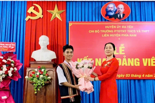 Những đảng viên trẻ tiên phong ở Tây Nguyên - Kỳ 1: Học sinh dân tộc thiểu số đầu tiên kết nạp Đảng