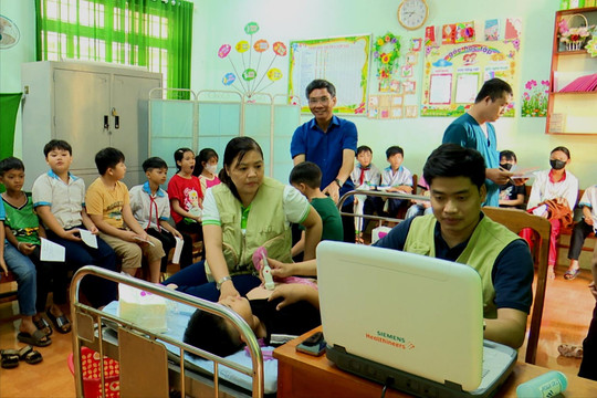 Khám tim nhân đạo cho 1.200 trẻ em Đắk R'lấp