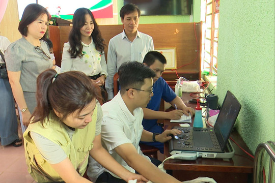 Hơn 1.000 trẻ em Gia Nghĩa được khám tim miễn phí