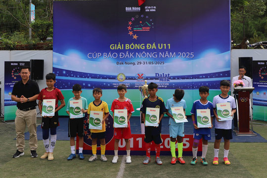 Tặng 8 suất học bổng tại Giải Bóng đá U11 – Cúp Báo Đắk Nông