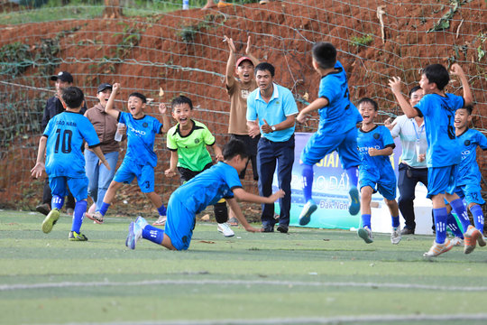U11 Gia Nghĩa thắng đậm U11 Krông Nô, tiến vào chung kết