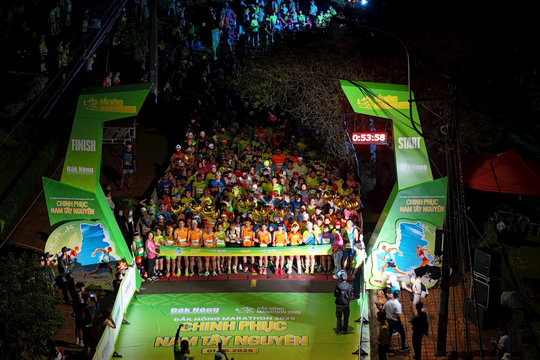 Hơn 1.000 runner xuất phát cự ly 21km Giải Đắk Nông Marathon 2025