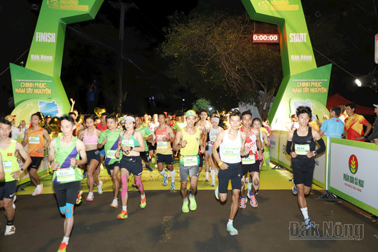 Hơn 500 runner chinh phục cự ly 42km tại Giải Đắk Nông Marathon 2025