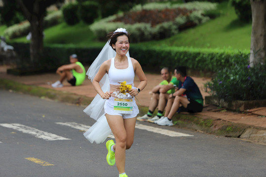 Trang phục ấn tượng Giải Đắk Nông Marathon- Chinh phục Nam Tây Nguyên