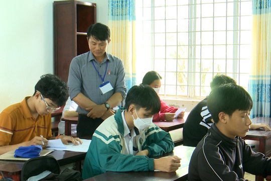 Hơn 4.500 thí sinh Đắk Nông làm thủ tục thi vào lớp 10