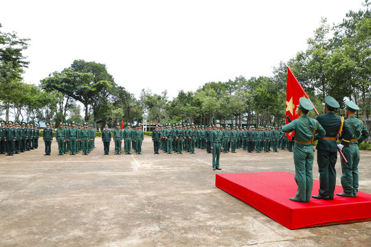 Gần 200 chiến sĩ mới Bộ đội Biên phòng Đắk Nông tuyên thệ dưới quân kỳ