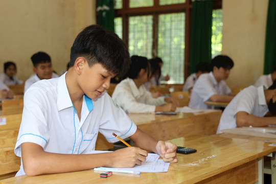 Đề thi môn Toán vào lớp 10 tỉnh Đắk Nông mang tính phân loại cao