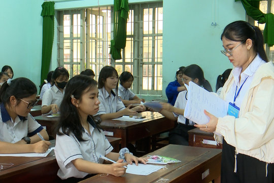 Hơn 4.500 thí sinh hoàn thành môn thi đầu tiên của kỳ tuyển sinh lớp 10