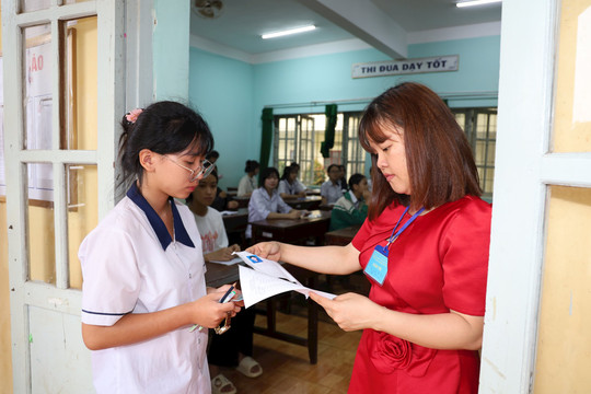 Hơn 700 thí sinh dự thi vào Trường THPT chuyên Nguyễn Chí Thanh