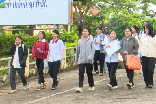 Hơn 700 thí sinh dự thi vào Trường THPT chuyên Nguyễn Chí Thanh