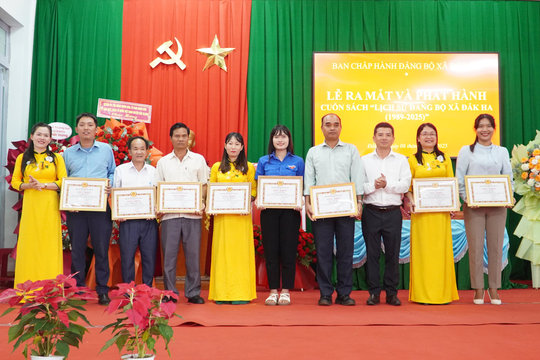 Đắk Ha phát hành sách Lịch sử Đảng bộ xã (1989 - 2025)