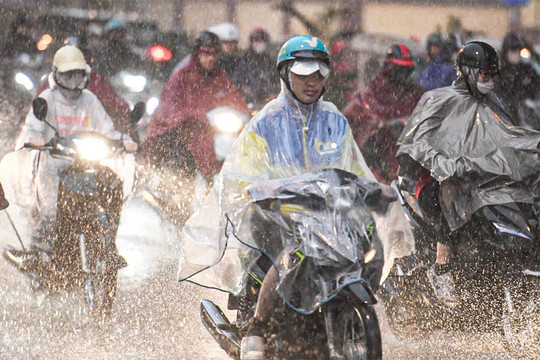 Dự báo thời tiết 8/6: Miền Bắc ngày nắng nóng, đêm mưa dông