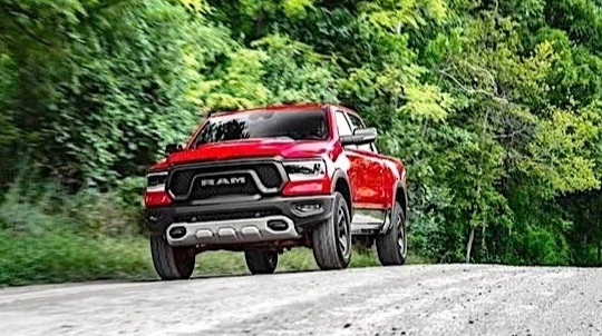 Về tay dòng xe bán tải cỡ lớn Ram 1500 với giá từ 5,16 tỷ đồng