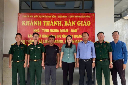 Bàn giao nhà tình nghĩa quân - dân tại huyện Đam Rông