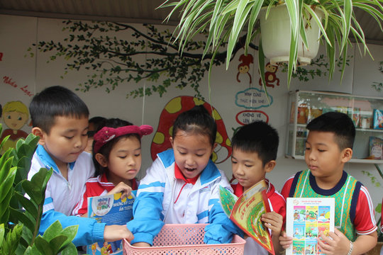 Cha mẹ làm gì khi trẻ "nghiện" thế giới ảo?