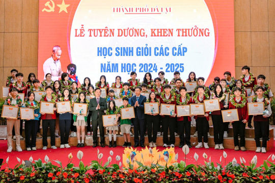 Đà Lạt: Khen thưởng 525 học sinh giỏi tiêu biểu năm học 2024 - 2025