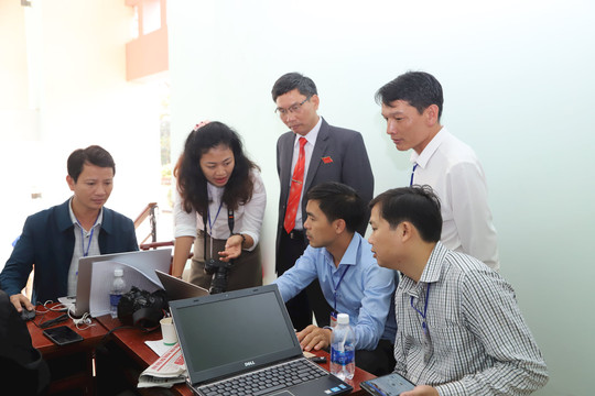 Báo chí "Thư ký" của các sự kiện