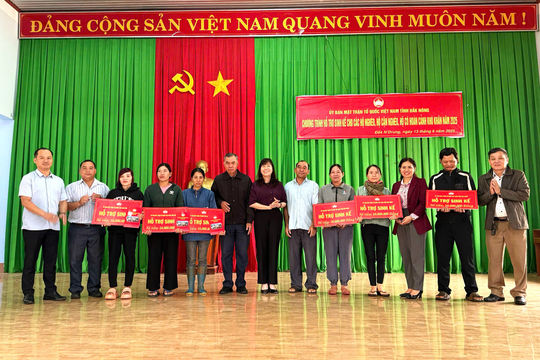 70 hộ nghèo Đắk Nông được trao mô hình sinh kế