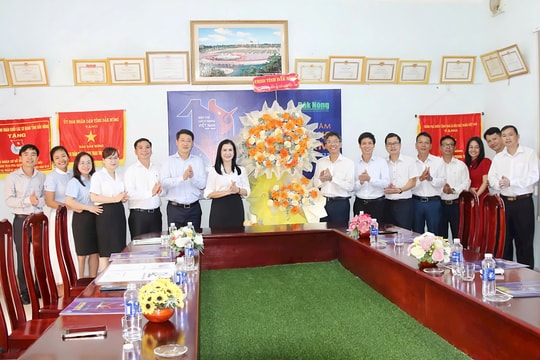 Lãnh đạo UBND tỉnh Đắk Nông thăm, chúc mừng các cơ quan báo chí