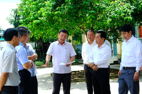 Phó Bí thư Tỉnh ủy Bùi Thắng kiểm tra cơ sở vật chất chuẩn bị sáp nhập xã tại Đạ Huoai