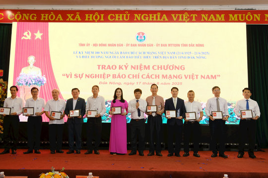 Tặng kỷ niệm chương “Vì sự nghiệp báo chí cách mạng Việt Nam” cho 45 cá nhân tiêu biểu tỉnh Đắk Nông