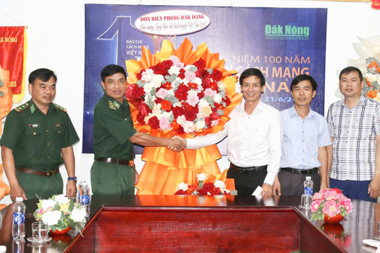 Các cơ quan, đơn vị thăm, chúc mừng Báo Đắk Nông nhân Ngày Báo chí cách mạng Việt Nam 21/6