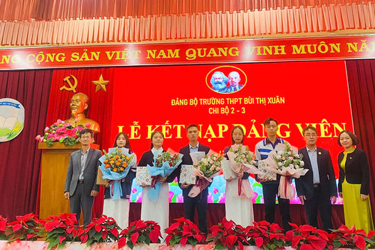 Trường THPT Bùi Thị Xuân đẩy mạnh phát triển đảng viên trẻ