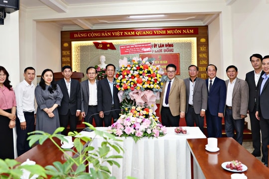 Lãnh đạo tỉnh thăm, chúc mừng các cơ quan báo chí