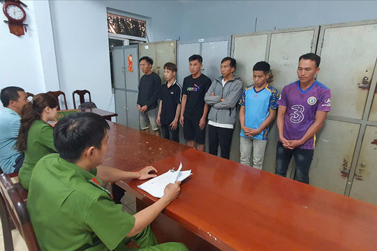 Khởi tố 6 đối tượng ép cháu gái 14 tuổi uống bia say để hiếp dâm