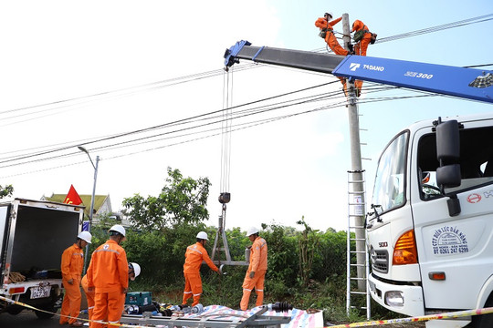 PC Đắk Nông nỗ lực bảo đảm an toàn điện mùa mưa bão