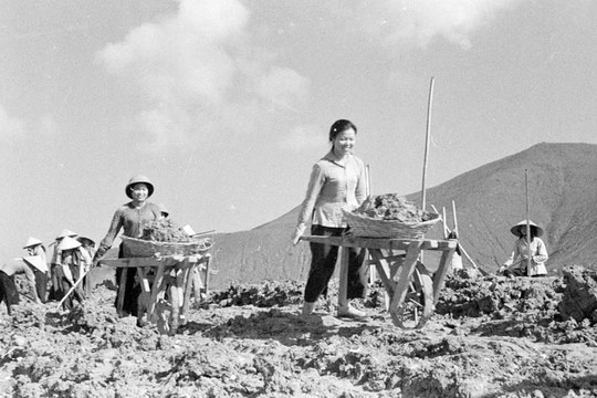 Quy định hồ sơ xét hưởng chế độ trợ cấp với thanh niên xung phong đã hoàn thành nhiệm vụ trong kháng chiến
