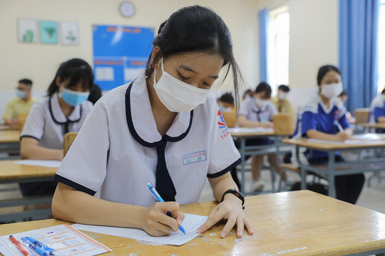 Thi tốt nghiệp THPT 2025: Vật dụng được mang và không được mang vào phòng thi