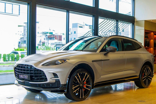 Aston Martin DBX 2023 – SUV siêu sang đậm chất thể thao, giá từ 16-22 tỷ đồng