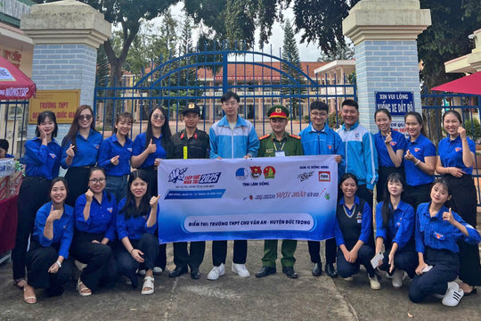 Đức Trọng: Hơn 300 tình nguyện viên ra quân tiếp sức mùa thi