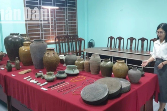 Tặng Bảo tàng Đắk Nông 284 tư liệu, hiện vật