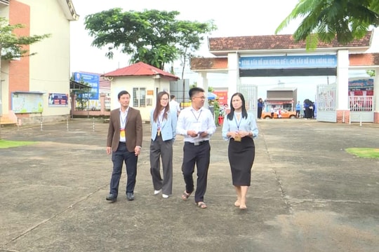 Kiểm tra thi tốt nghiệp THPT tại Đắk Song và Đắk Mil