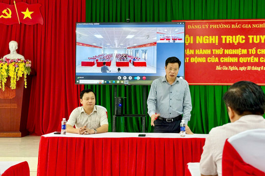 Đồng chí Lưu Văn Trung kiểm tra công tác chuẩn bị lễ công bố sáp nhập các đơn vị hành chính cấp xã